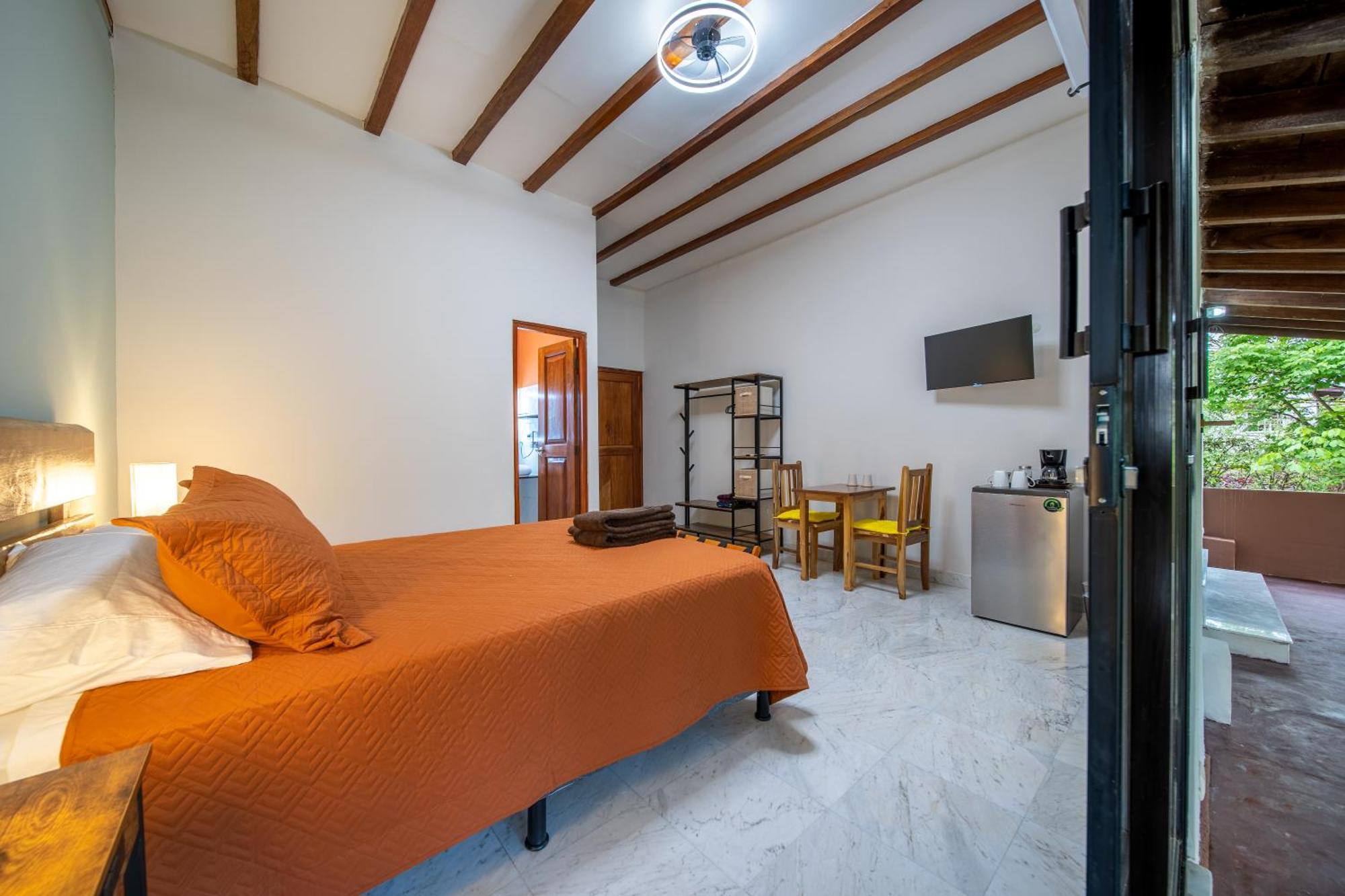 Zenquility Inn & Tavern Pedasi Town Экстерьер фото